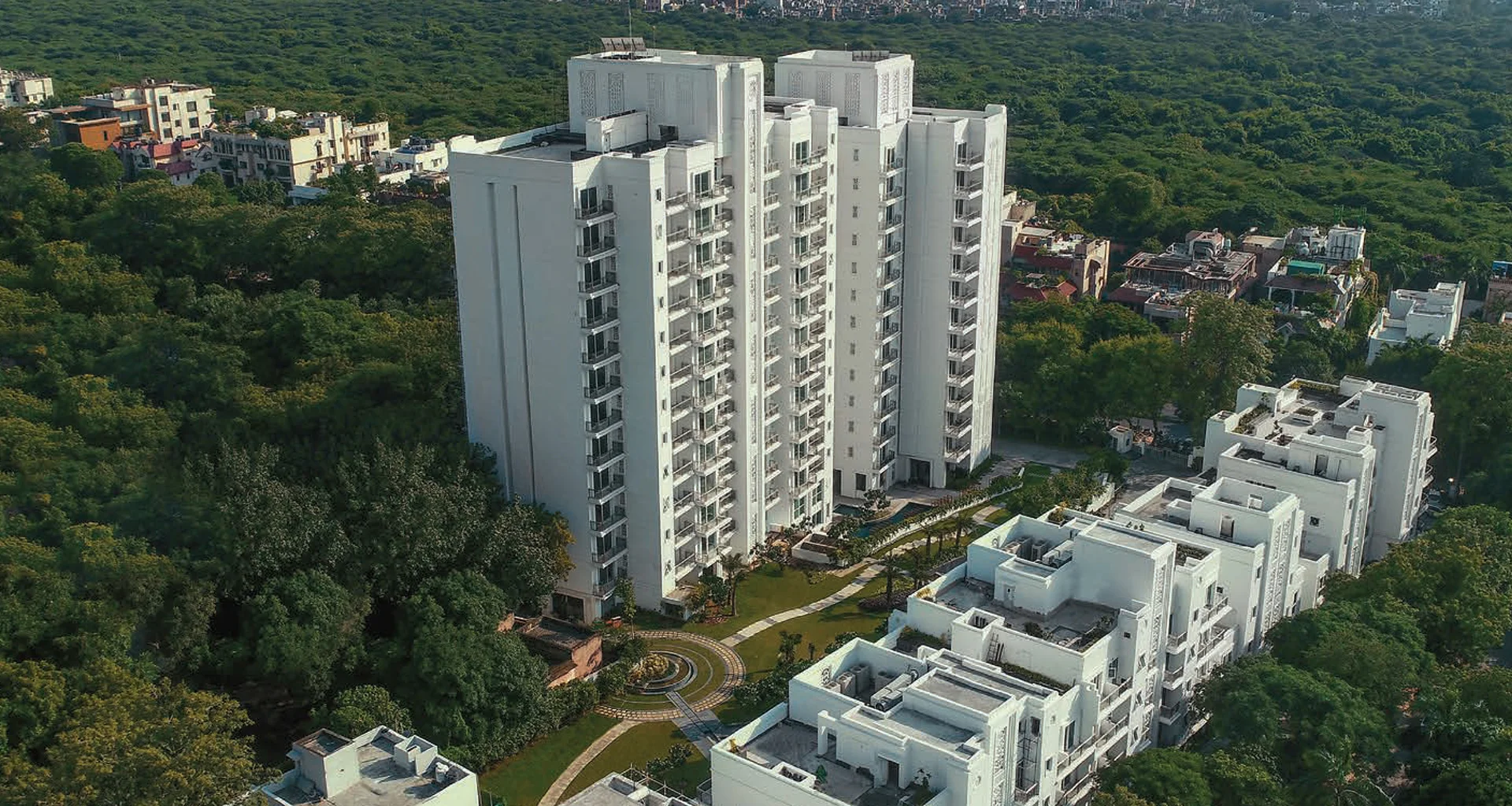 dlf kings court